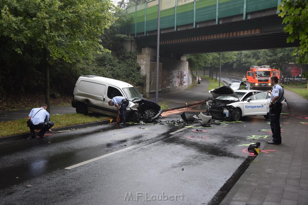 VU Frontal Koeln Hoehenhaus Berlinerstr vor Leuchterstr P11.JPG - Miklos Laubert